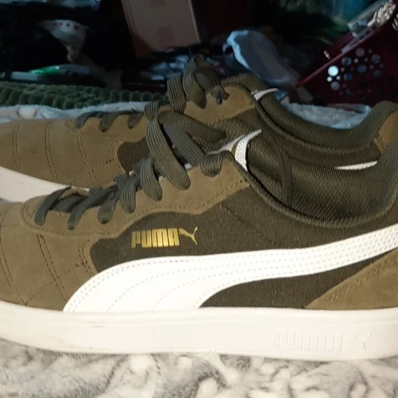 Puma Men's 10 Olive Suede Sneakers, Worn Once Indoors Display, New w Box - Picture 11 of 11